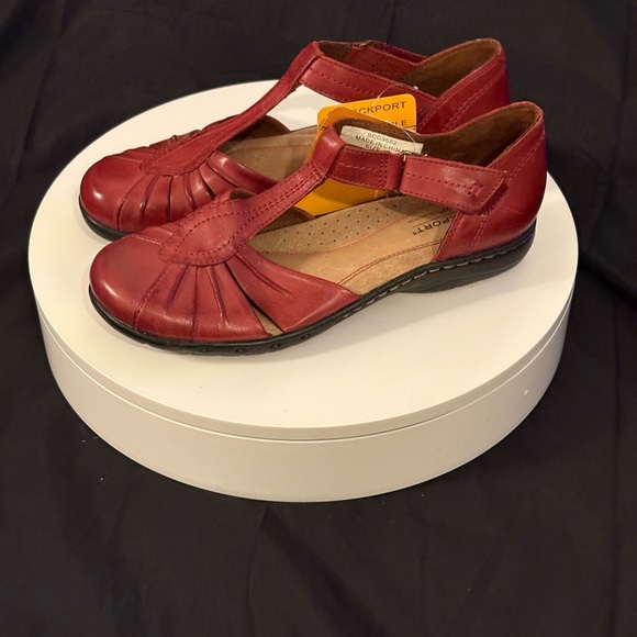 Rockport Women's Red Leather T-Strap Shoes - Picture 3 of 6